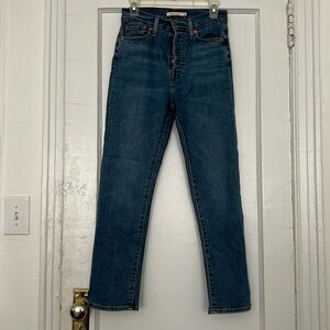 Like new Levi’s wedgie straight